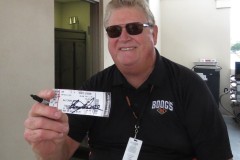 Boog Powell signs autographs at Boogs BBQ